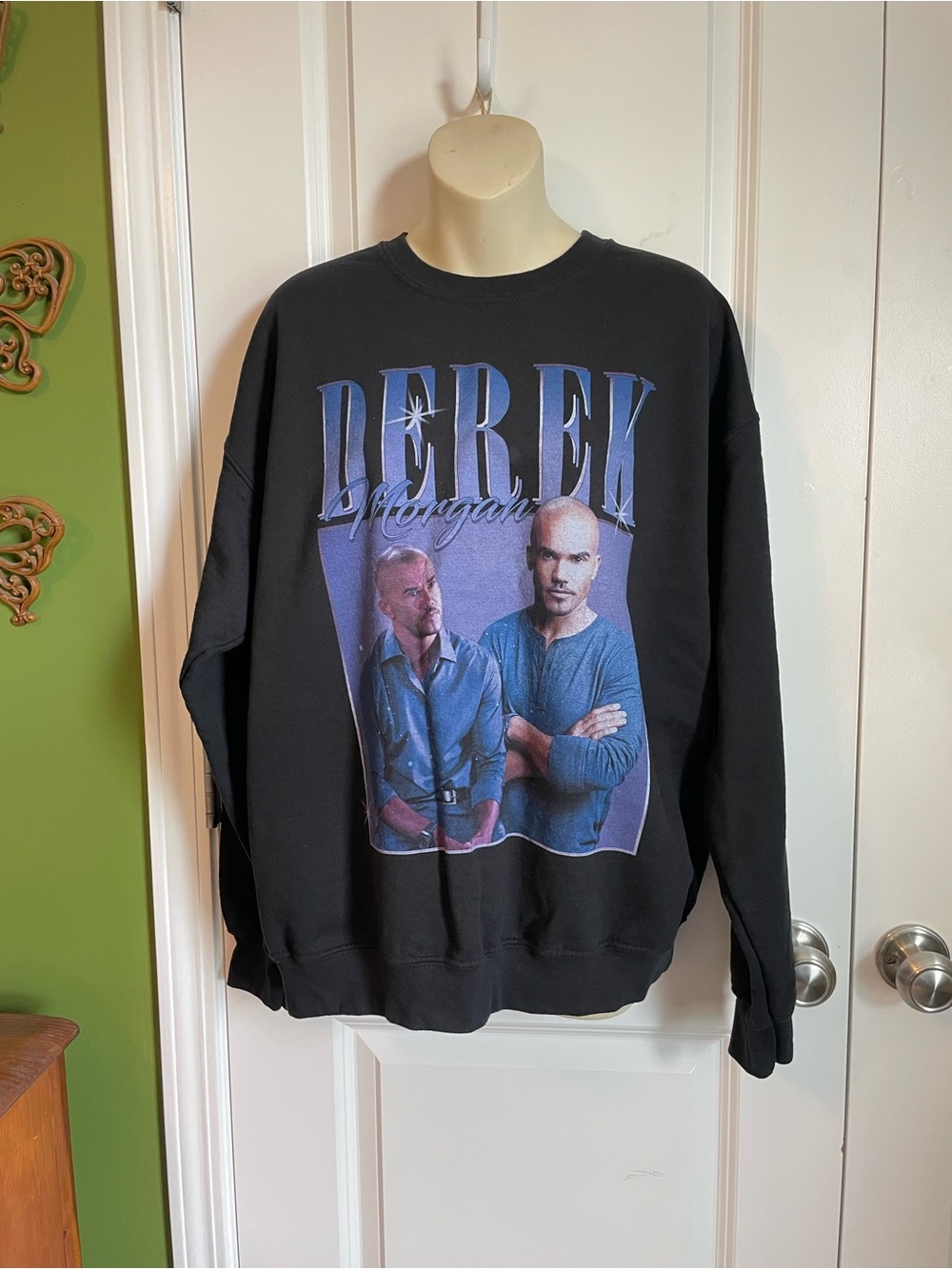 Gildan Heavy Blend Criminal Minds Derek Morgan Black Pullover Large